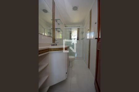 Casa de condomínio para alugar com 450m², 5 quartos e 5 vagasBanheiro da Suíte 3