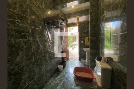 Casa à venda com 264m², 3 quartos e 5 vagas Casa à venda com 264m², 3 quartos e 5 vagasBanheiro Social