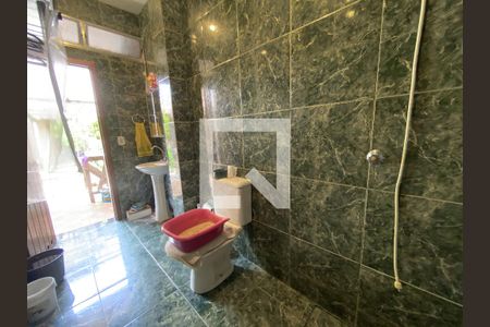 Casa à venda com 264m², 3 quartos e 5 vagas Casa à venda com 264m², 3 quartos e 5 vagasBanheiro Social