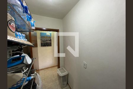 Casa à venda com 264m², 3 quartos e 5 vagas Casa à venda com 264m², 3 quartos e 5 vagasCloset