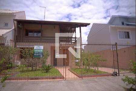 Casa à venda com 264m², 3 quartos e 5 vagas Casa à venda com 264m², 3 quartos e 5 vagasFachada