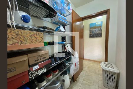 Casa à venda com 264m², 3 quartos e 5 vagas Casa à venda com 264m², 3 quartos e 5 vagasCloset