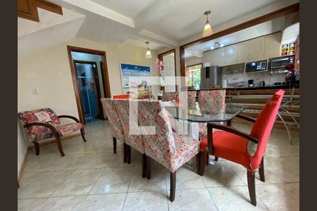 Casa à venda com 264m², 3 quartos e 5 vagas Casa à venda com 264m², 3 quartos e 5 vagasSala de Jantar