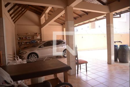 Casa à venda com 264m², 3 quartos e 5 vagas Casa à venda com 264m², 3 quartos e 5 vagasGaragem