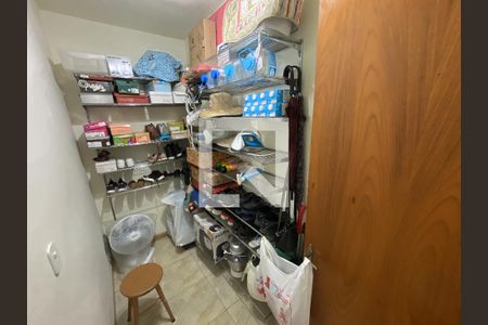 Casa à venda com 264m², 3 quartos e 5 vagas Casa à venda com 264m², 3 quartos e 5 vagasCloset