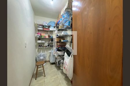 Casa à venda com 264m², 3 quartos e 5 vagas Casa à venda com 264m², 3 quartos e 5 vagasCloset