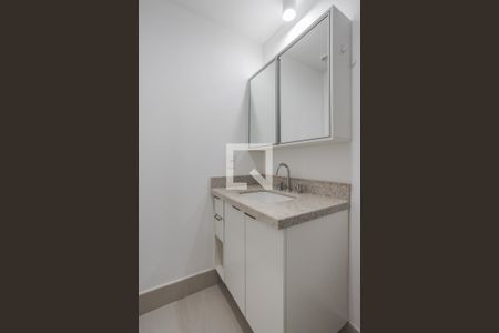 Banheiro de apartamento para alugar com 1 quarto, 29m² em Auxiliadora, Porto Alegre