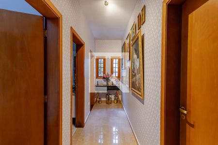 Casa à venda com 325m², 3 quartos e 4 vagasCorredor dos Quartos