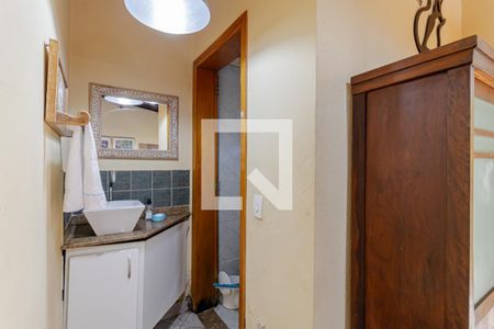 Casa à venda com 325m², 3 quartos e 4 vagasBanheiro do Salão