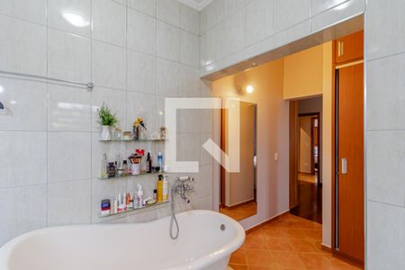 Casa à venda com 325m², 3 quartos e 4 vagasBanheiro da Suíte 2