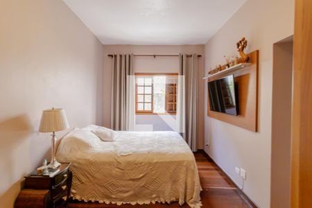 Casa à venda com 325m², 3 quartos e 4 vagasSuíte 2