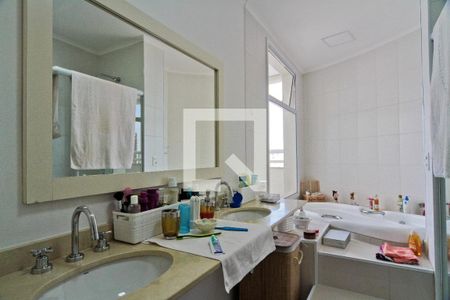 Apartamento à venda com 315m², 5 quartos e 5 vagasBanheiro da Suíte