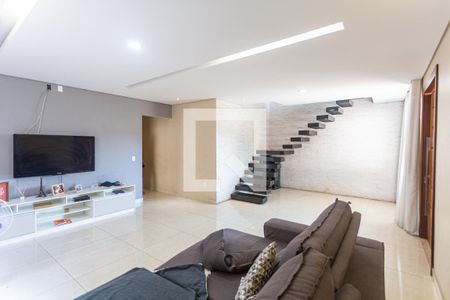 Sala de casa à venda com 4 quartos, 400m² em Aparecida, Belo Horizonte