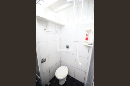 Banheiro de kitnet/studio à venda com 1 quarto, 18m² em Botafogo, Rio de Janeiro