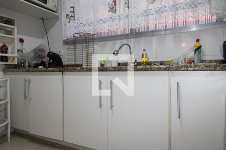 Casa à venda com 240m², 3 quartos e 4 vagasCozinha - Armários