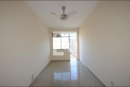 Sala de apartamento para alugar com 2 quartos, 75m² em Cordovil, Rio de Janeiro