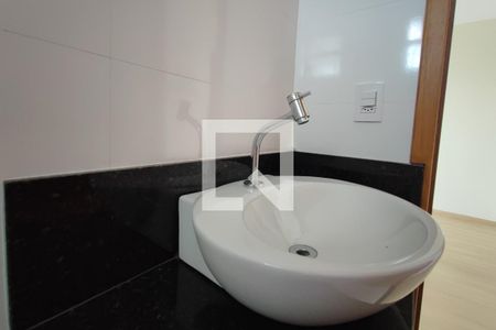 Casa à venda com 99m², 2 quartos e 2 vagasBanheiro Suíte 2