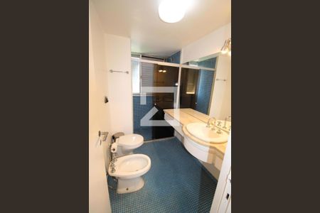 Apartamento à venda com 300m², 4 quartos e 3 vagasBanheiro da Suíte 1