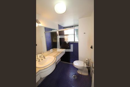 Apartamento à venda com 300m², 4 quartos e 3 vagasBanheiro da Suíte 2