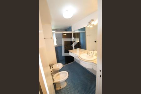 Apartamento à venda com 300m², 4 quartos e 3 vagasBanheiro da Suíte 1