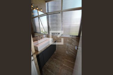 Apartamento à venda com 300m², 4 quartos e 3 vagasBanheiro da Suíte