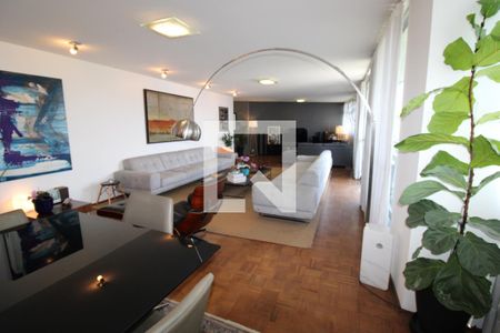 Apartamento à venda com 300m², 4 quartos e 3 vagasSala