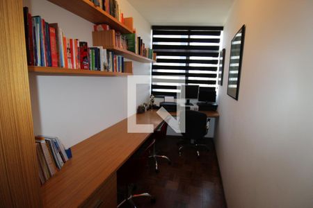 Apartamento à venda com 300m², 4 quartos e 3 vagasEscritório