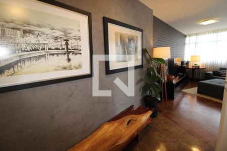 Hall de entrada de apartamento à venda com 4 quartos, 300m² em Vila Suzana, São Paulo