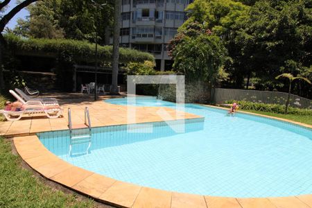 Apartamento à venda com 300m², 4 quartos e 3 vagasÁrea comum - Piscina