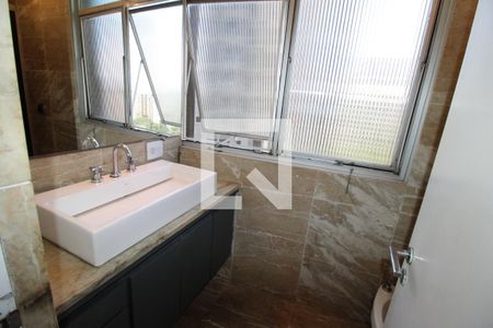 Apartamento à venda com 300m², 4 quartos e 3 vagasBanheiro da Suíte