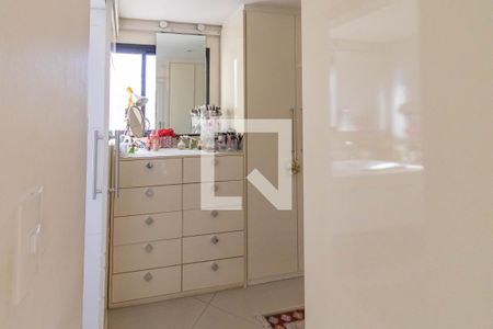 Apartamento à venda com 270m², 4 quartos e 3 vagasCloset
