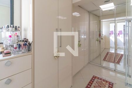 Apartamento à venda com 270m², 4 quartos e 3 vagasCloset