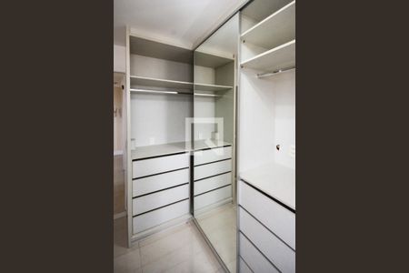 Apartamento à venda com 83m², 2 quartos e 2 vagasCloset