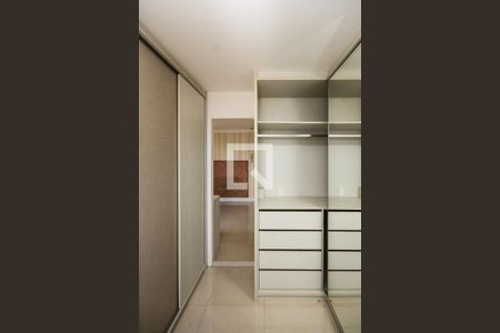 Apartamento à venda com 83m², 2 quartos e 2 vagasCloset