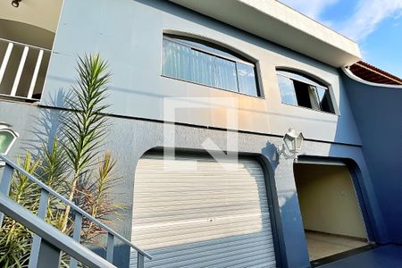Casa para alugar com 278m², 3 quartos e 6 vagasFachada