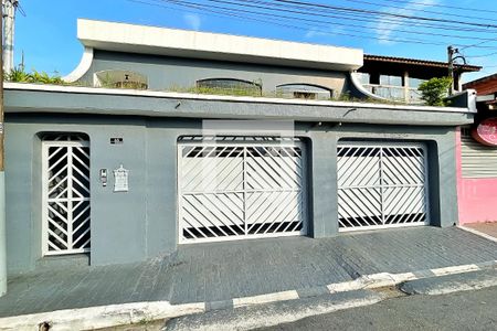 Casa para alugar com 278m², 3 quartos e 6 vagasFachada