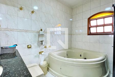 Casa para alugar com 278m², 3 quartos e 6 vagasBanheiro da Suíte