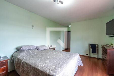 Casa à venda com 240m², 3 quartos e 4 vagasSuíte