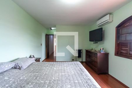 Casa à venda com 240m², 3 quartos e 4 vagasSuíte