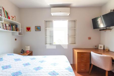 Casa à venda com 240m², 3 quartos e 4 vagasQuarto 2