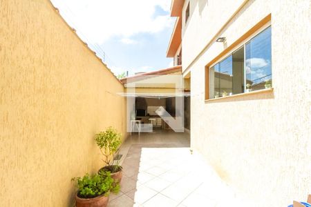 Casa à venda com 240m², 3 quartos e 4 vagasQuintal