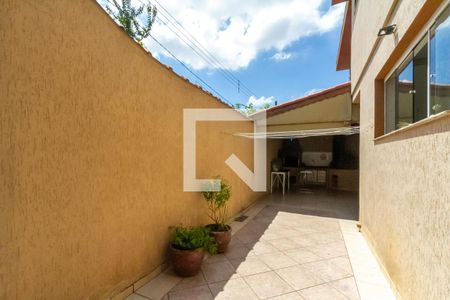 Casa à venda com 240m², 3 quartos e 4 vagasQuintal