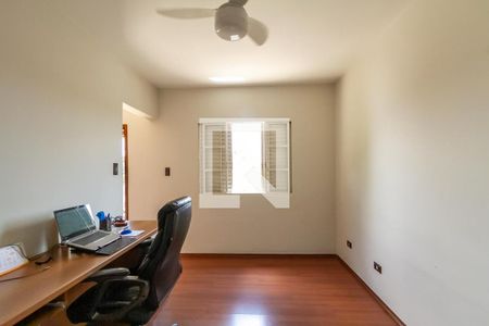 Casa à venda com 240m², 3 quartos e 4 vagasEscritório