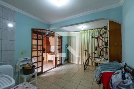 Casa à venda com 240m², 3 quartos e 4 vagasÁrea de Serviço