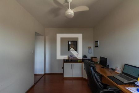 Casa à venda com 240m², 3 quartos e 4 vagasEscritório