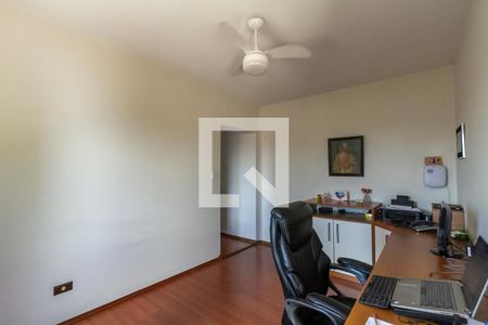 Casa à venda com 240m², 3 quartos e 4 vagasEscritório