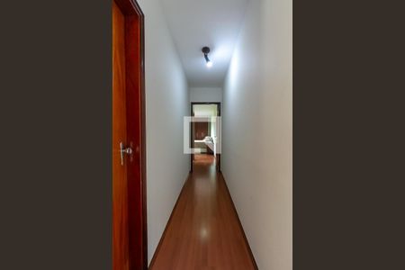 Casa à venda com 240m², 3 quartos e 4 vagasCorredor