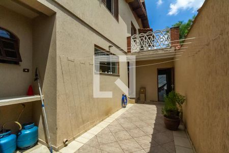 Casa à venda com 240m², 3 quartos e 4 vagasQuintal