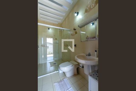 Casa à venda com 240m², 3 quartos e 4 vagasBanheiro Social