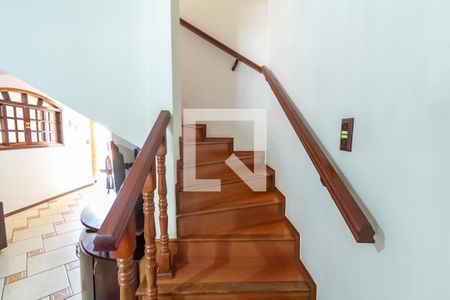 Casa à venda com 240m², 3 quartos e 4 vagasEscada